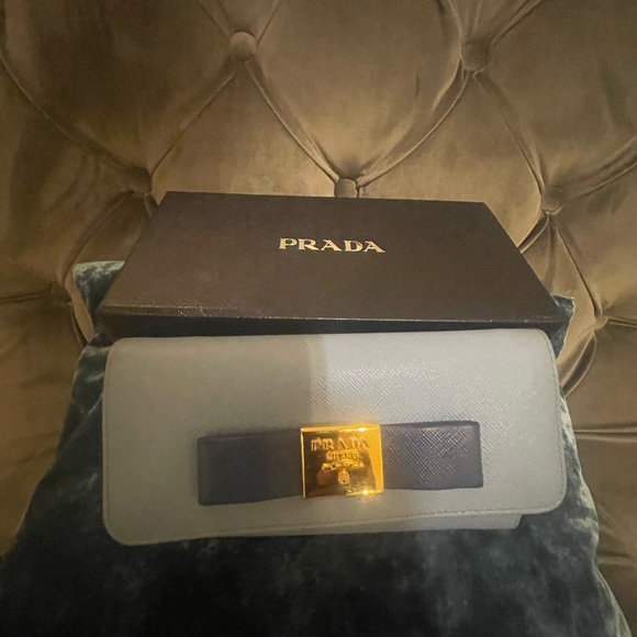 Authentic Prada Saffiano Wallet - Picture 3 of 12